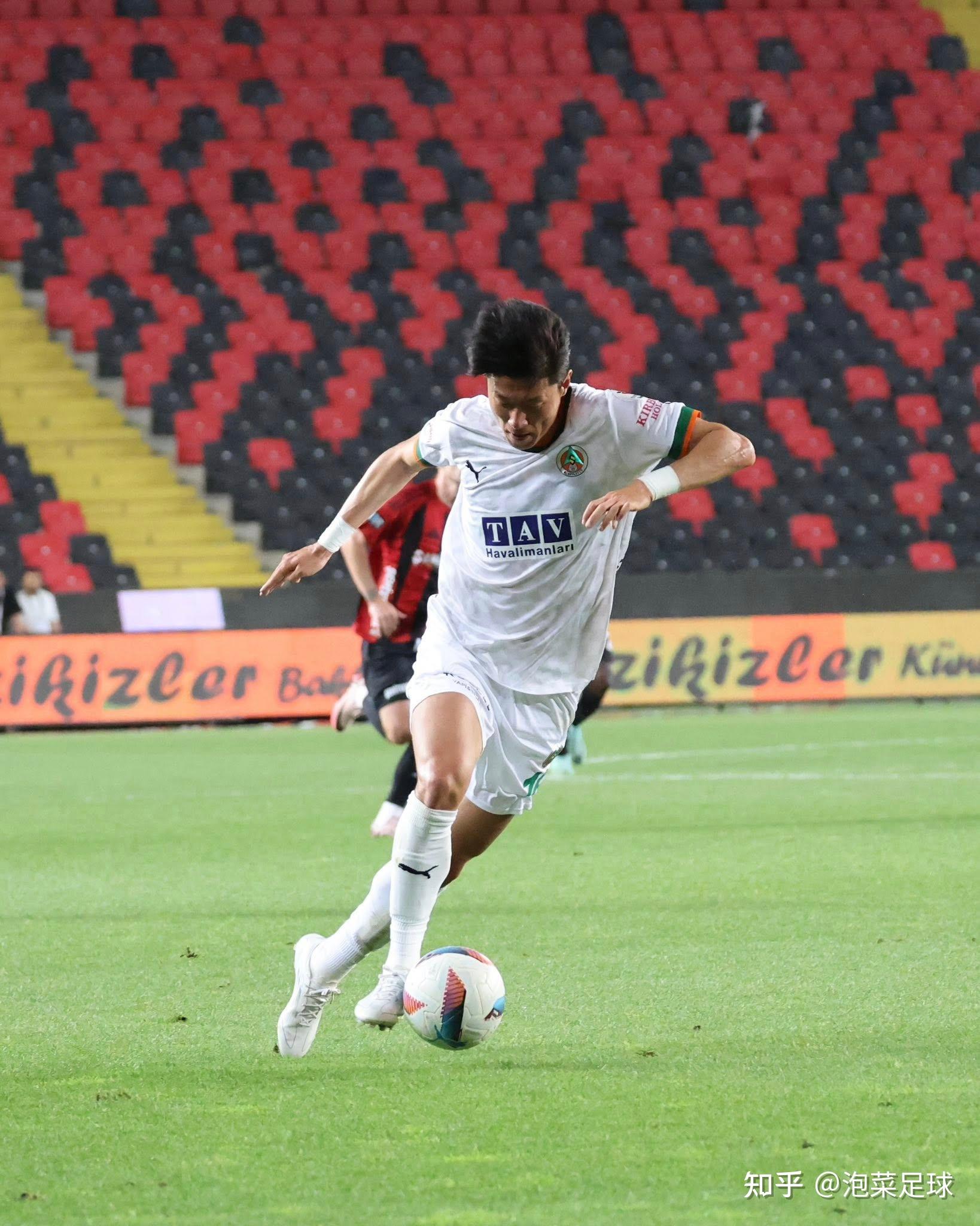 尤文图斯客场战平马德里竞技,欧冠小组赛险胜过关的简单介绍 尤文图斯客场战平马德里竞技,欧冠小组赛险胜过关的简单介绍