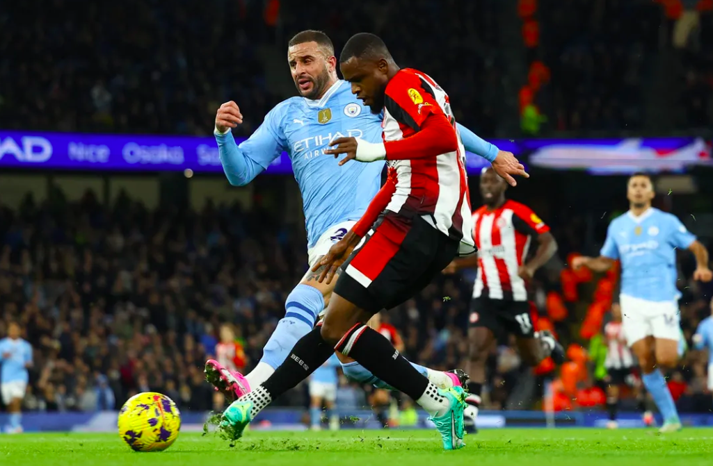 开云体育入口-曼城攻防转换出色，赛场上演大逆转