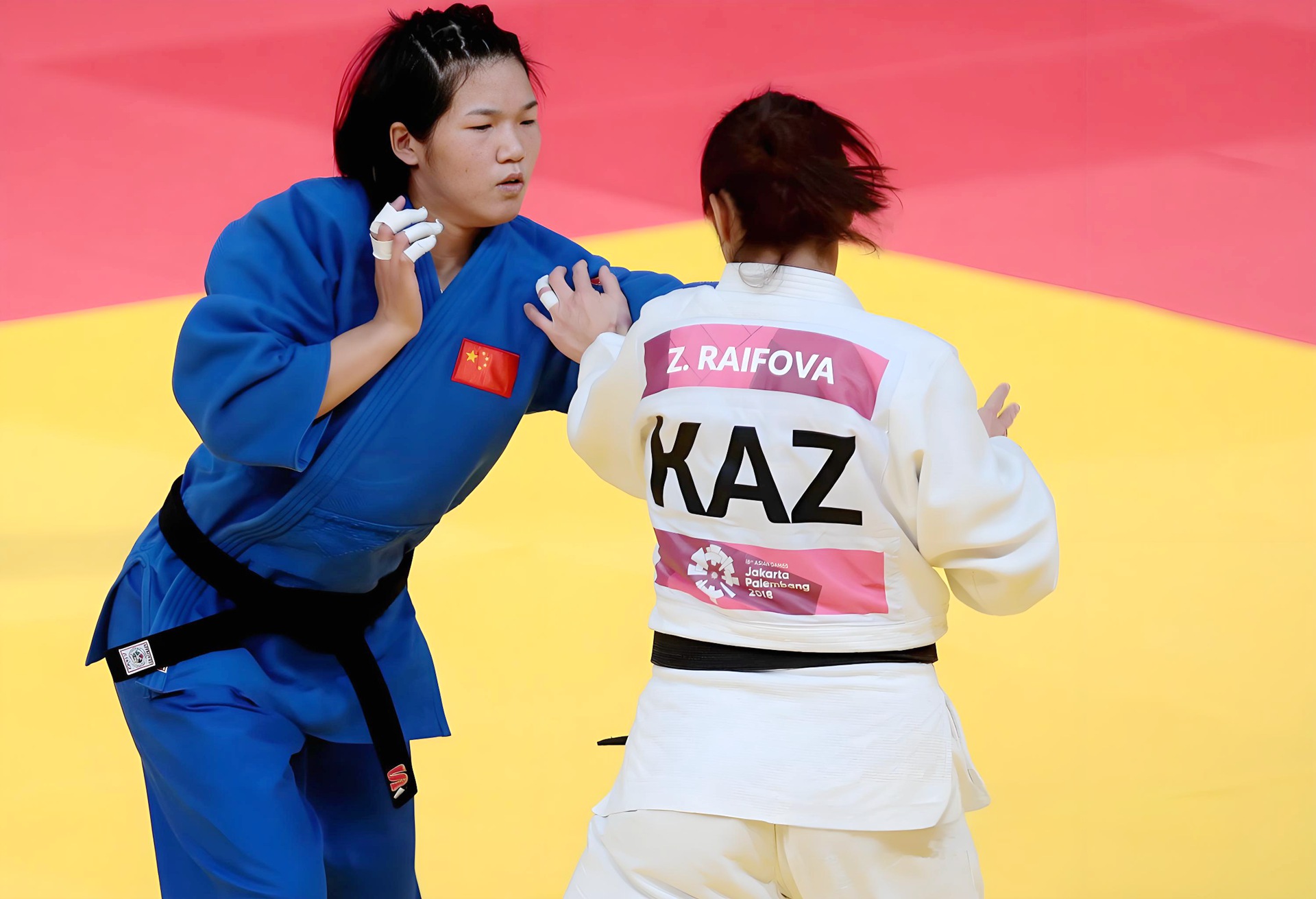 法国选手在柔道比赛中获得金牌 法国选手在柔道比赛中获得金牌