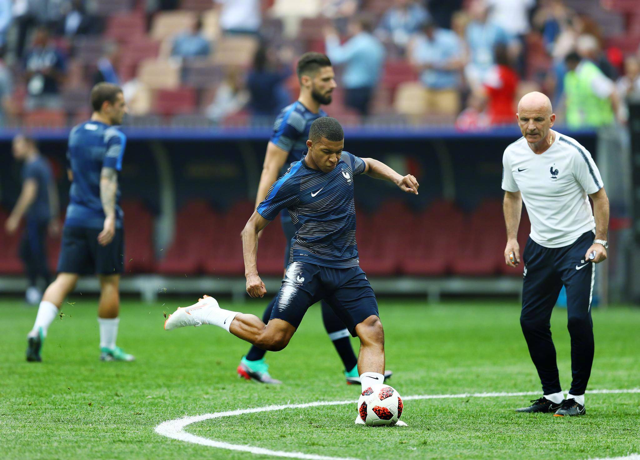 法国球队士气高昂，欧战表现引人注目