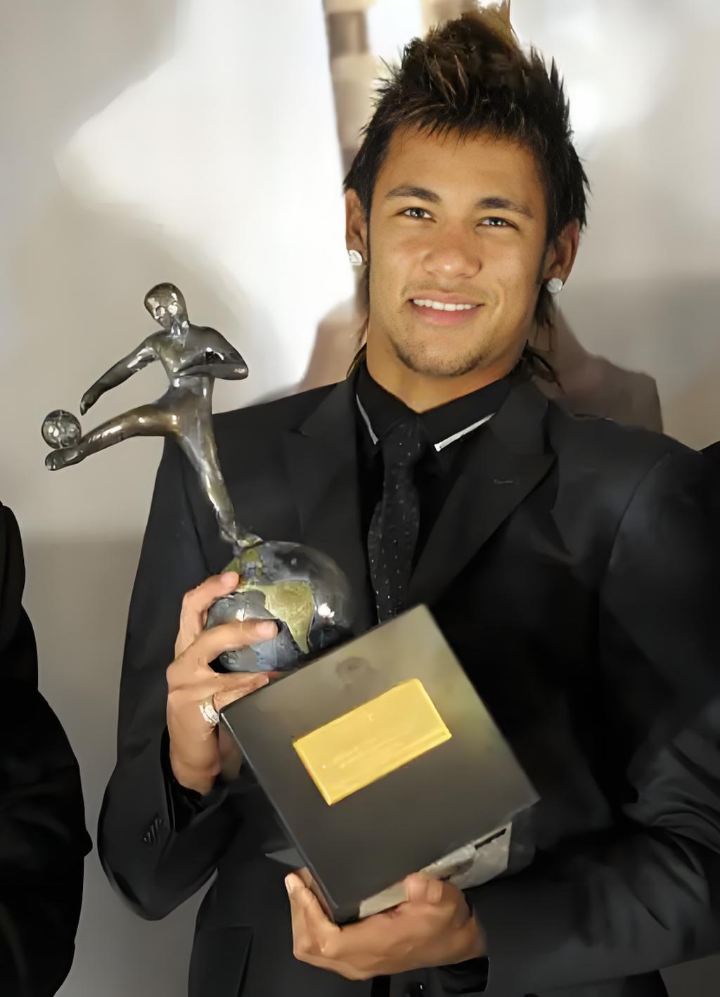 包含南美足坛新生力量崭露头角，成为关注焦点的词条