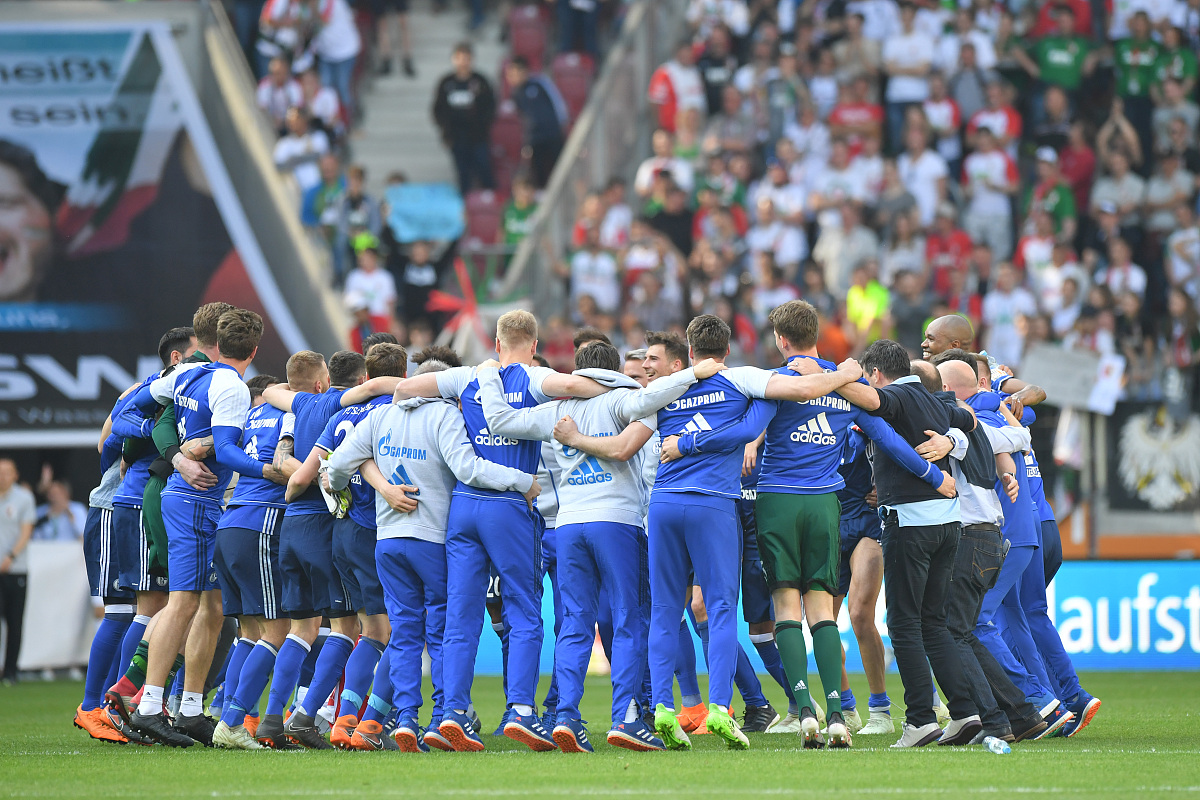 沙尔克队在比赛中展现出色技术，赢得胜利！