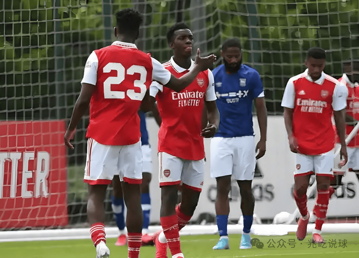 阿森纳中场精彩带球，主场大胜对手