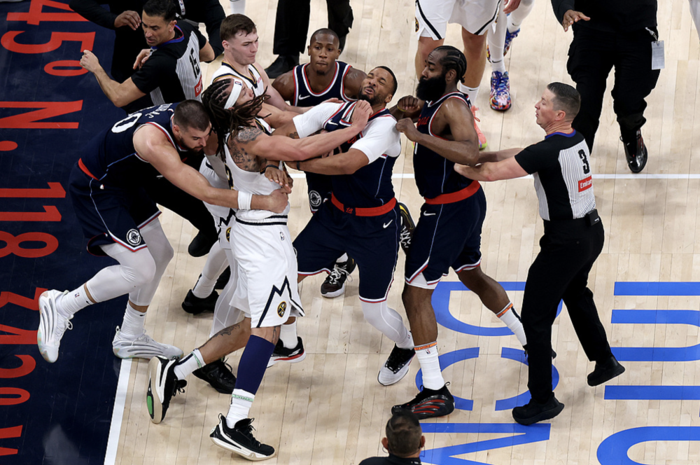 乔治砍下全队最高，快船主场横扫灰熊