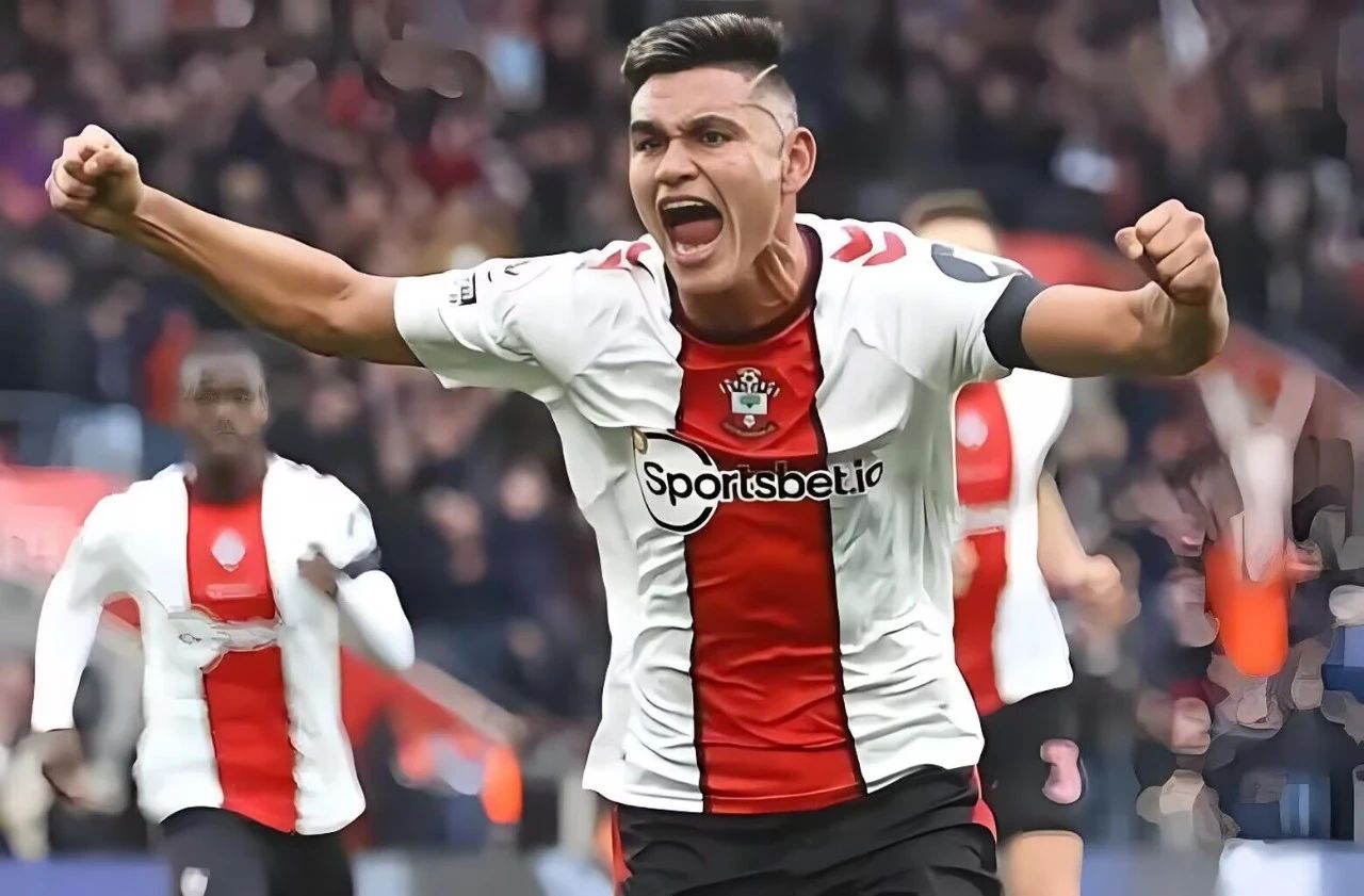 开云体育登录-利物浦主场击败南安普顿，稳居联赛第三