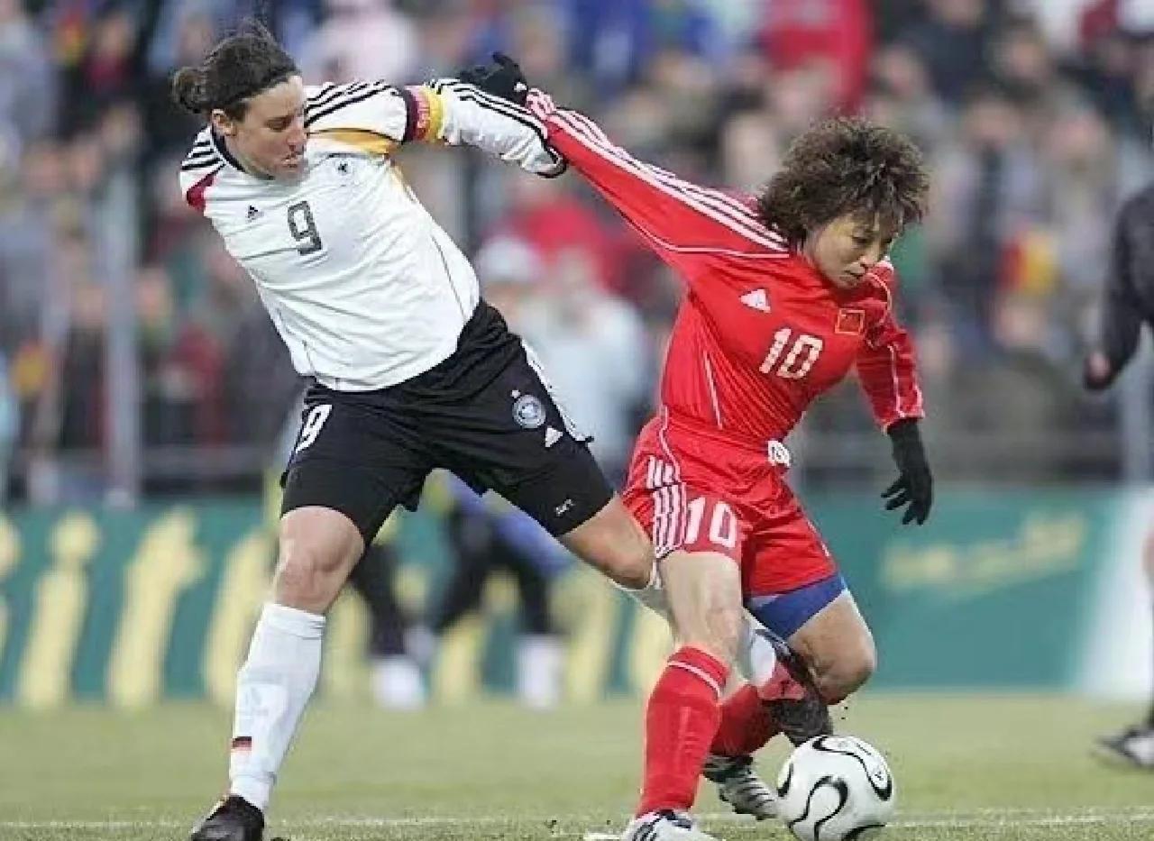 亚洲女足比赛中，中国国家队夺冠，赛场风采依旧