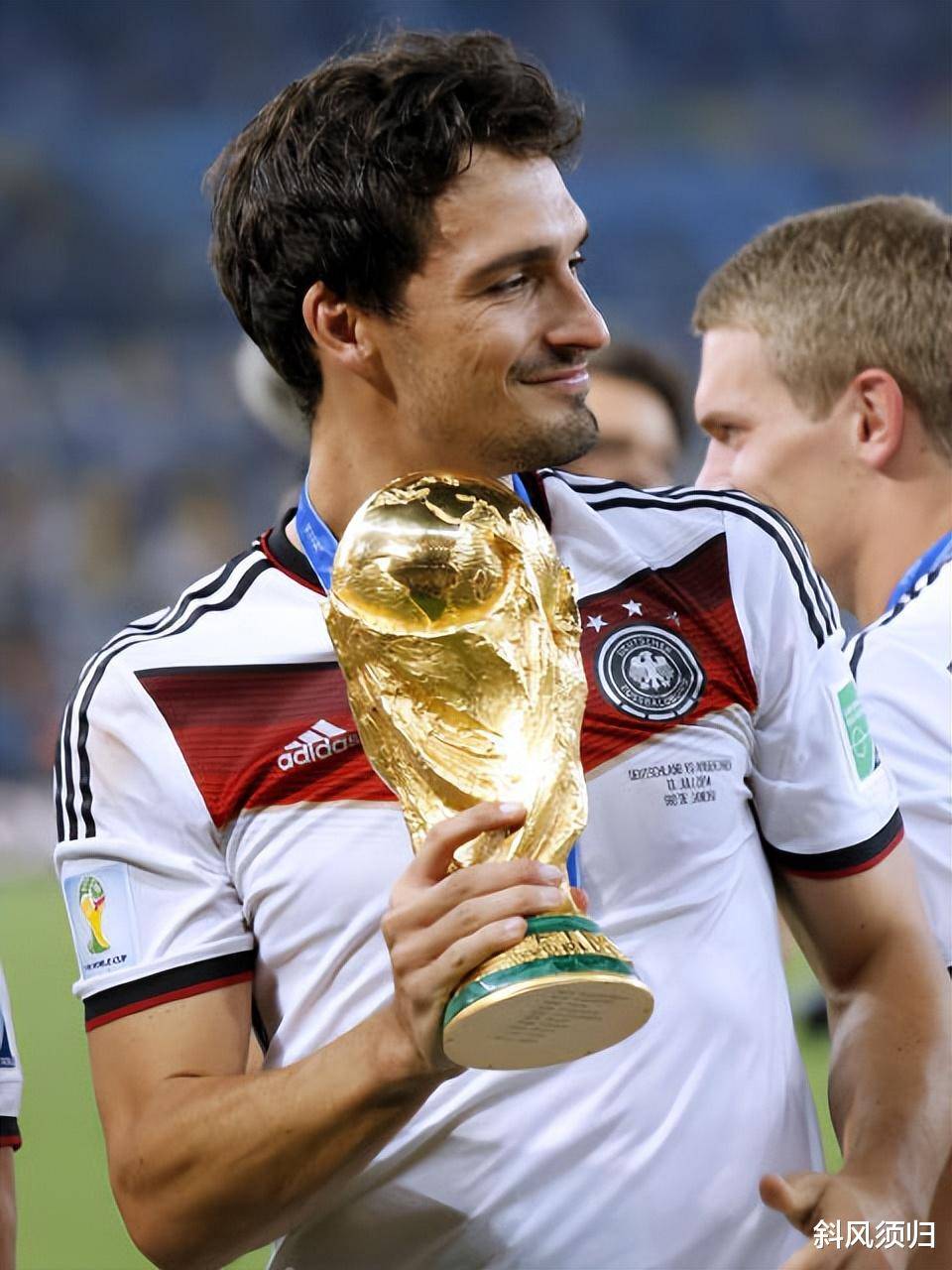 关于多特蒙德夺冠在望,球迷欢呼雀跃!的信息 关于多特蒙德夺冠在望,球迷欢呼雀跃!的信息