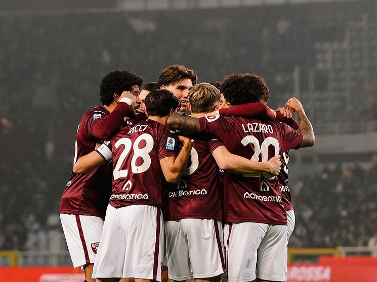 开云下载-AC米兰球迷力挺球队，与俱乐部同舟共济的简单介绍