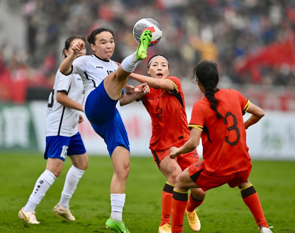 中国女足力克对手，夺得亚洲女足锦标赛桂冠