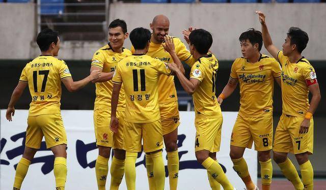 鹿特丹人纳乌迪主场战胜比赛，士气高涨