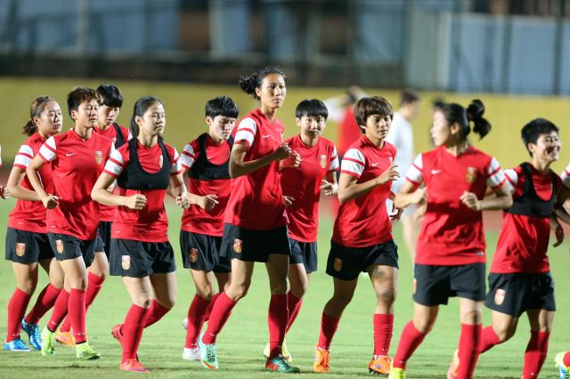 开云体育官网-包含志在必得：女足队员为胜利而奋勇拼搏的词条