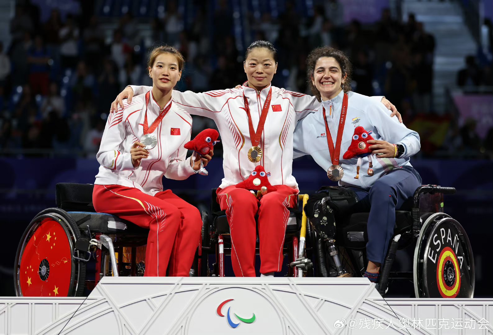 开云下载-竞争激烈！选手争夺冠军，搏尽全力