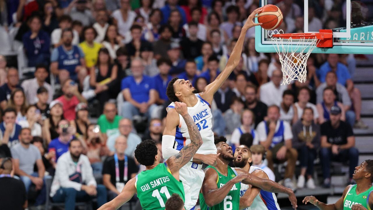 巴西男篮实现逆转晋级决赛战