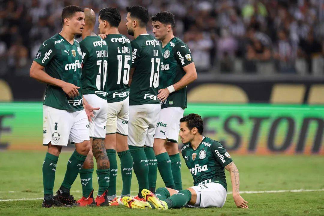 包含德累斯顿惨遭失利，士气受到打击的词条