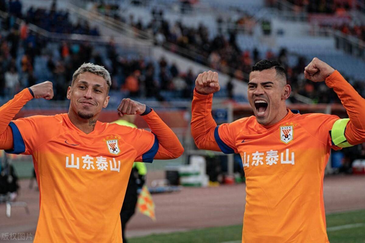 包含山东鲁能客场逼平天津天海，积分榜上略有遗憾的词条