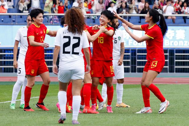 中国女足比赛大放异彩，成功杀入半决赛