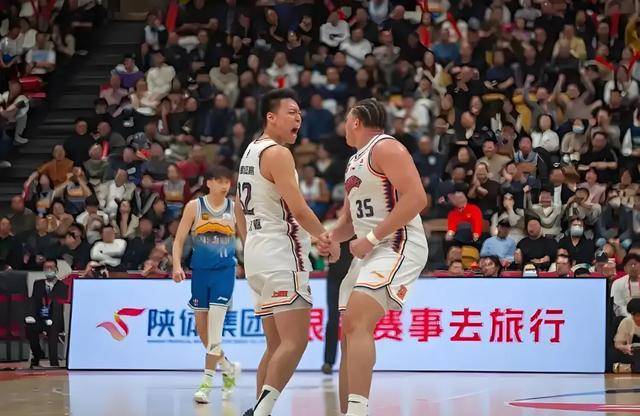 雷霆团队默契无间，实力碾压对手轻松获胜的简单介绍