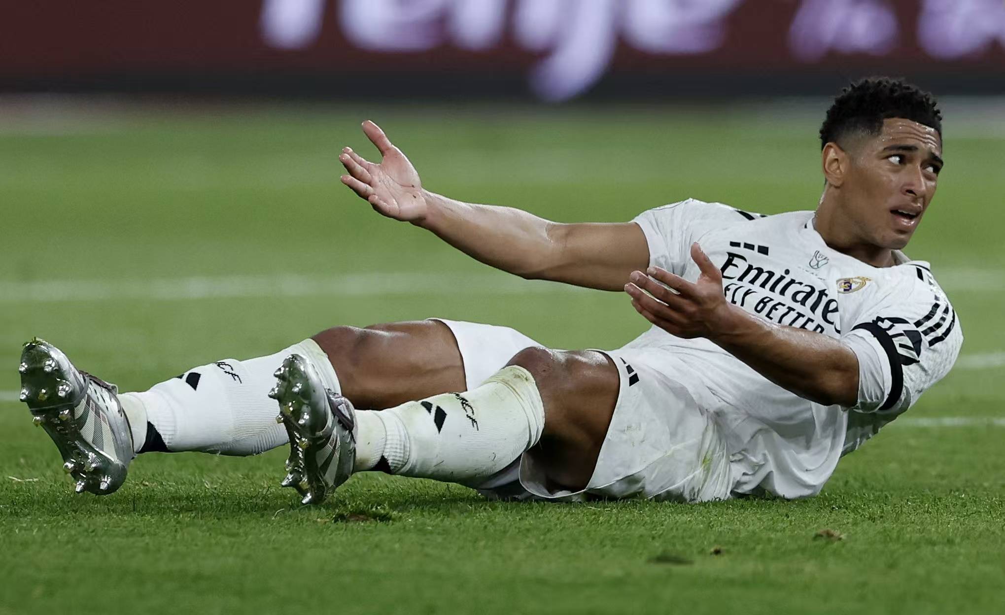 开云体育登录-皇马中场遭遇肌肉拉伤，缺席下一场关键比赛