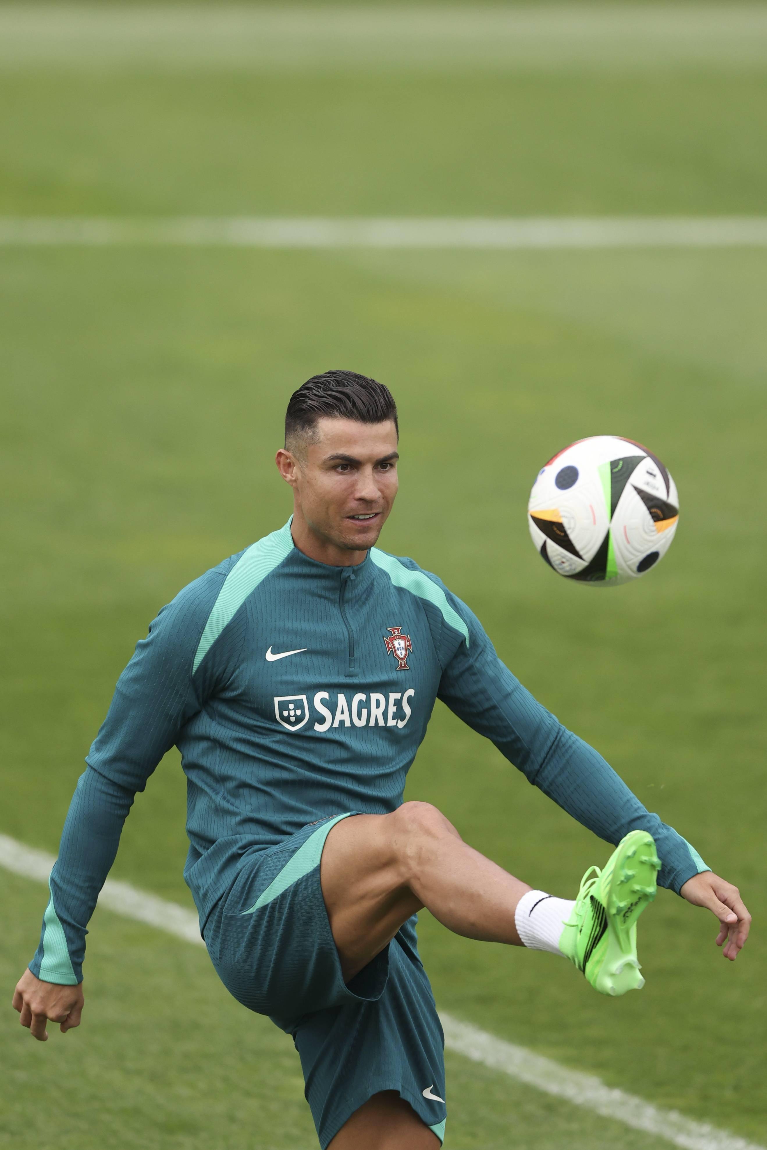 包含燃烧的足球热情，欧洲球队备战锐意创新的词条