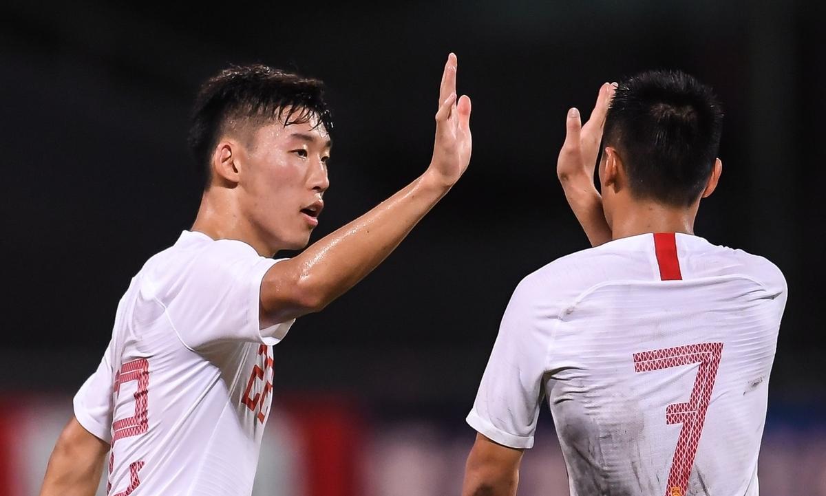 一支队伍在澳洲足球比赛中获得胜利