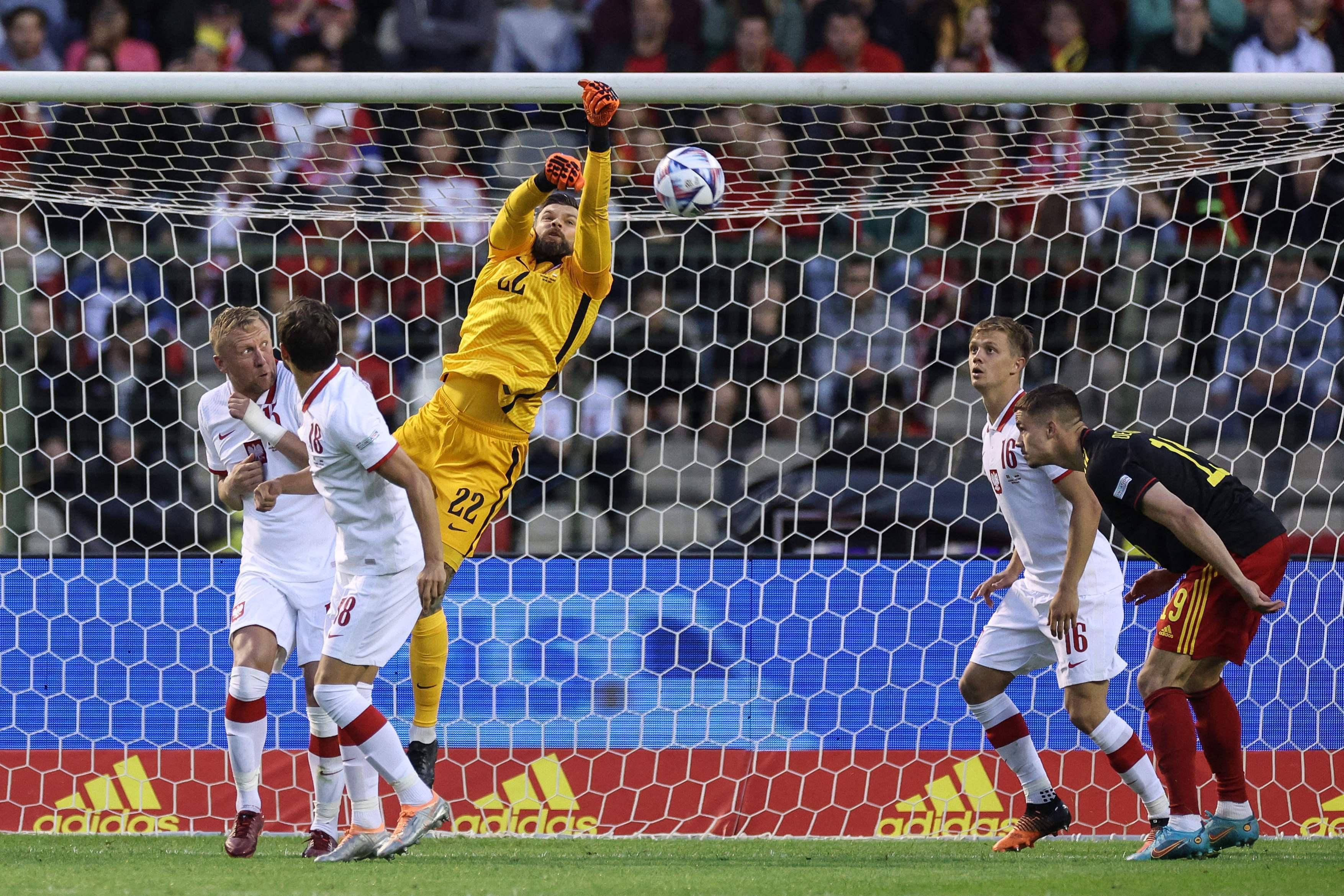 波兰乒乓球队力克比利时乒乓球队，张本智和制霸全场