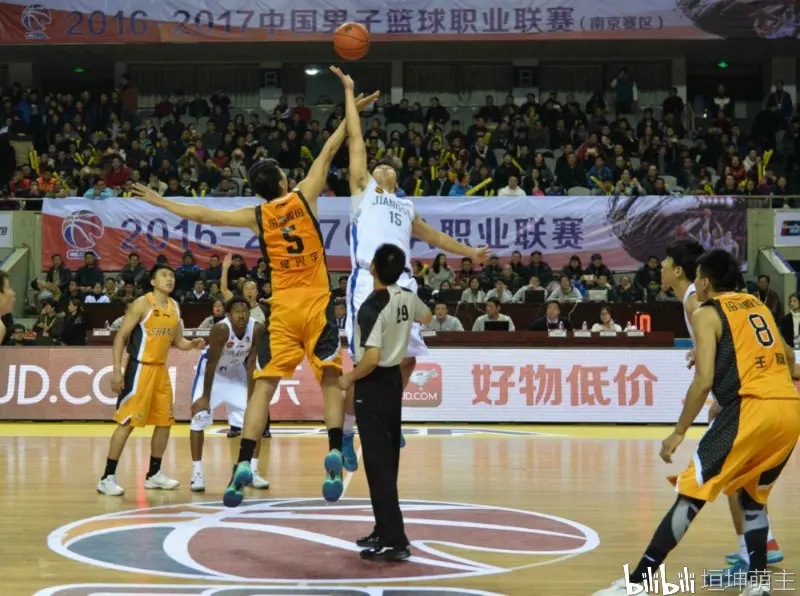 弱队顽强抗衡，挑战强敌谁能逆袭？