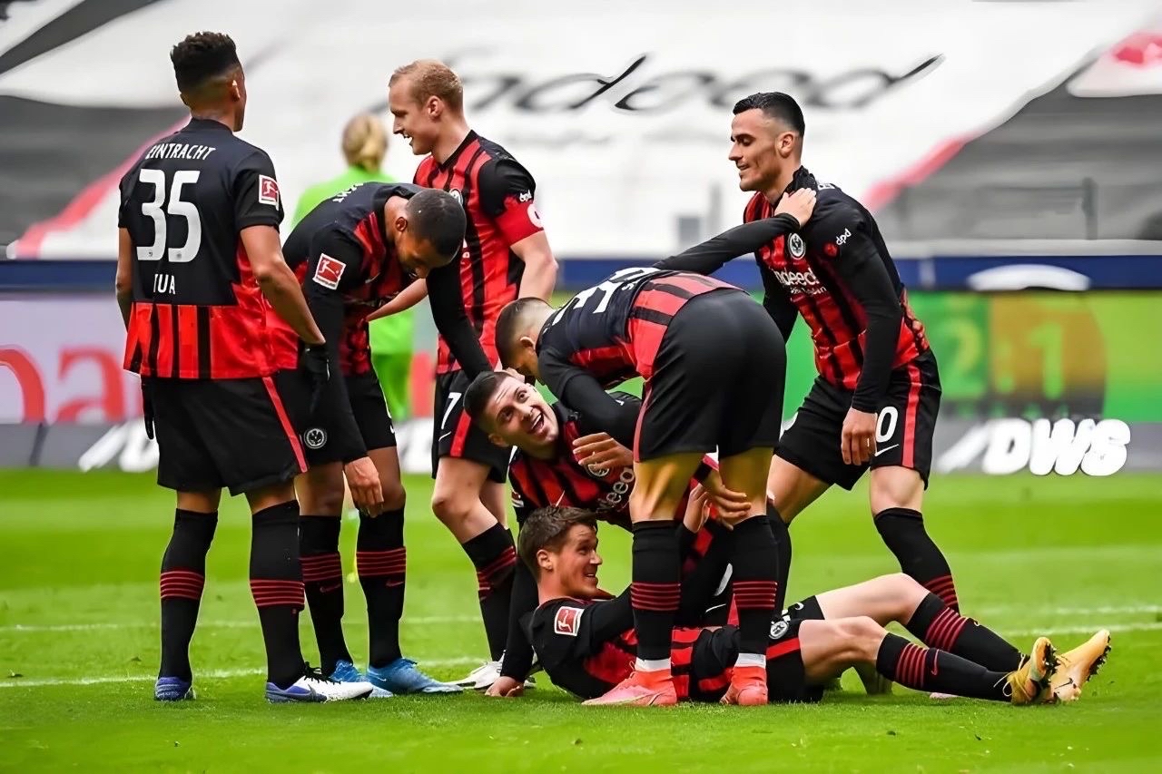 开云体育APP下载-关于法兰克福队笑到最后，战胜对手的信息