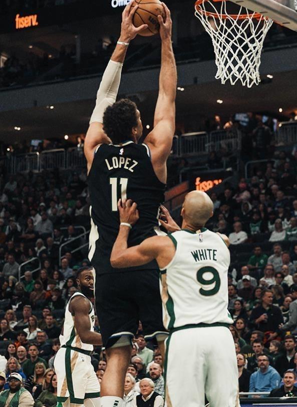 雄鹿惨败凯尔特人，字母哥乏力表现