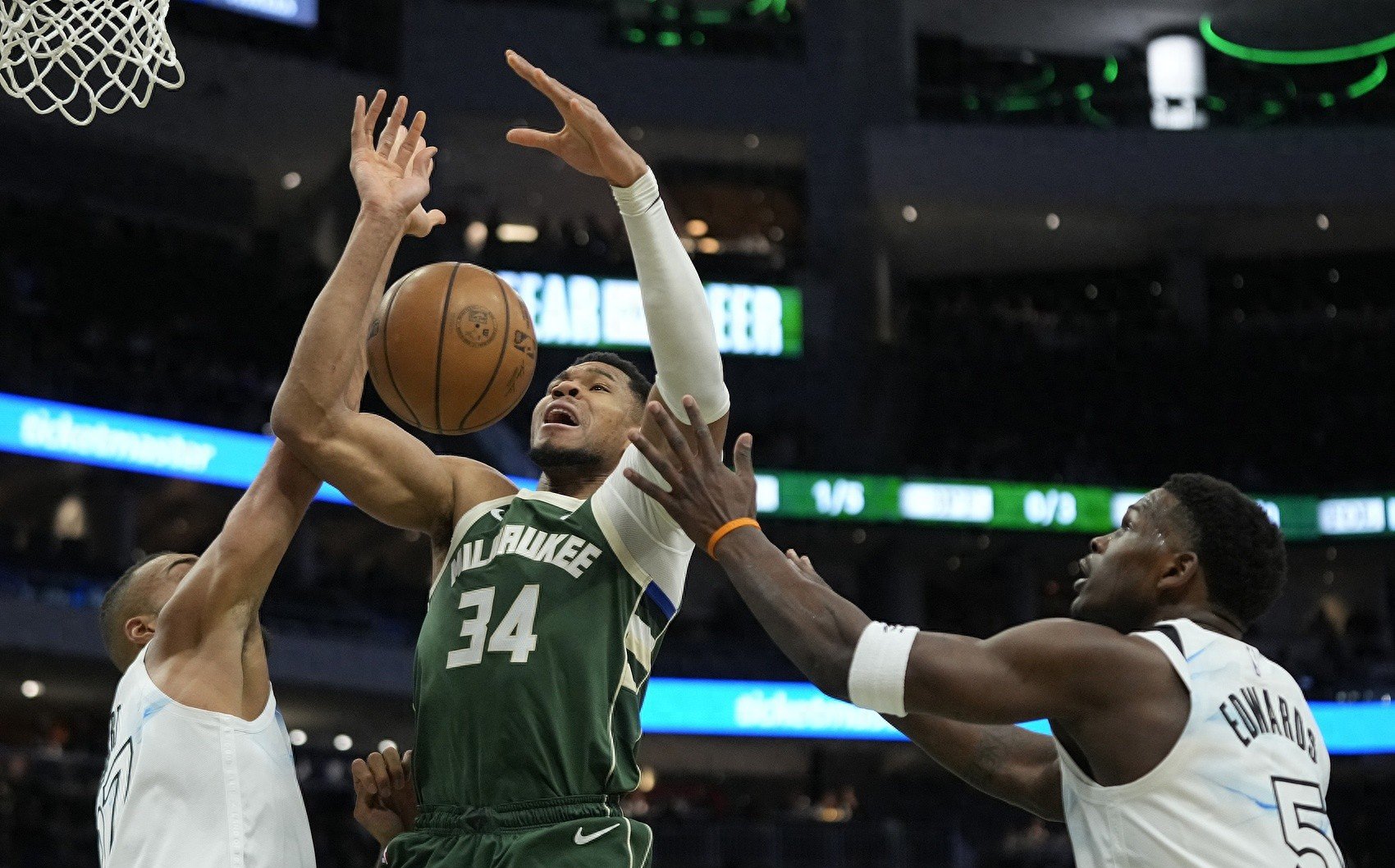 森林狼客场擒太阳，逆转取胜