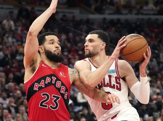 猛龙击败骑士，范弗利特发挥神勇