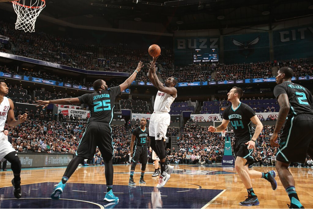 猛龙大胜黄蜂，继续不败纪录