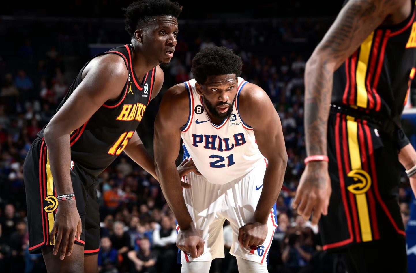 老鹰主场大胜76人,杨昊表现抢眼 老鹰主场大胜76人,杨昊表现抢眼