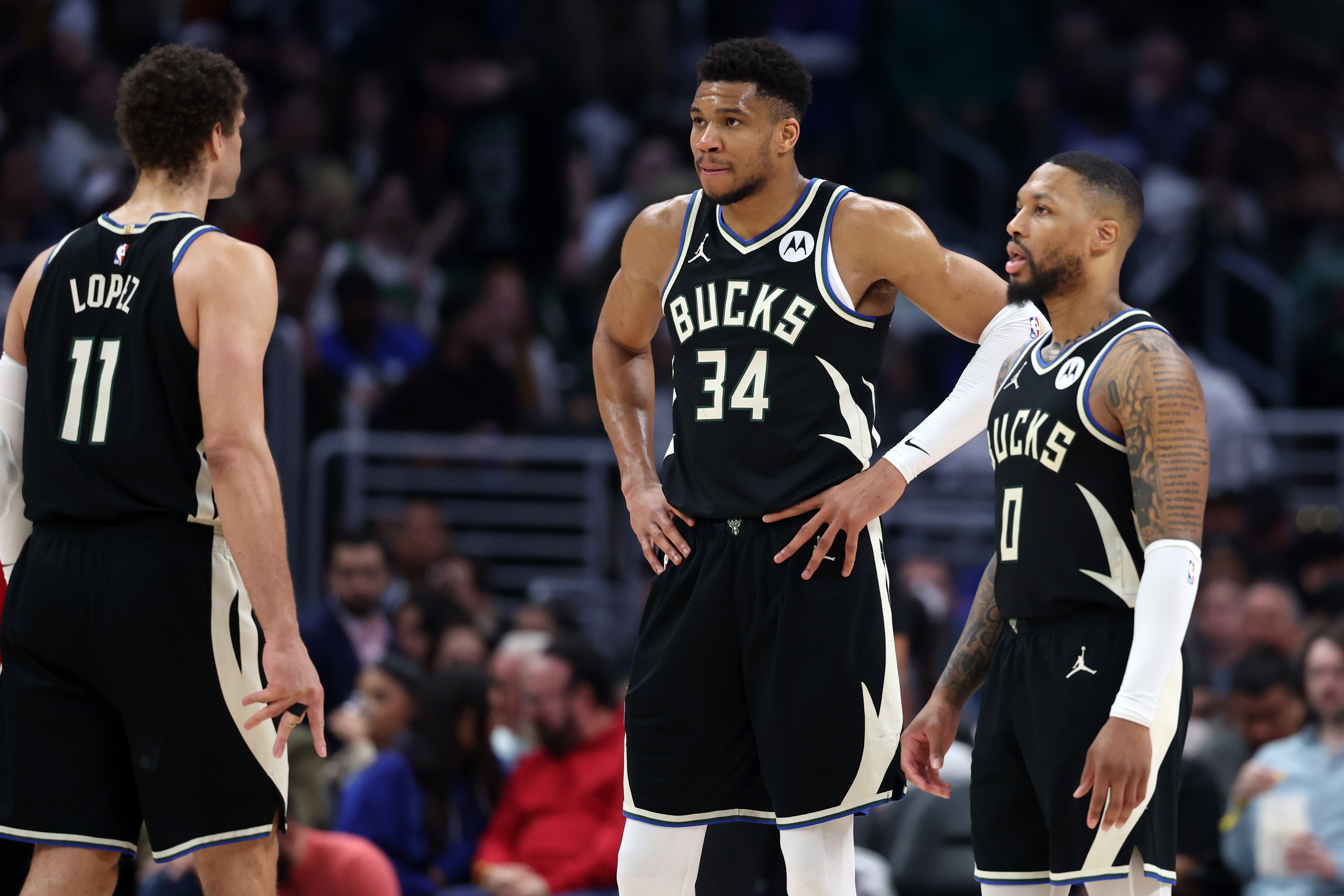 包含雄鹿战胜活塞，字母哥全面发威的词条