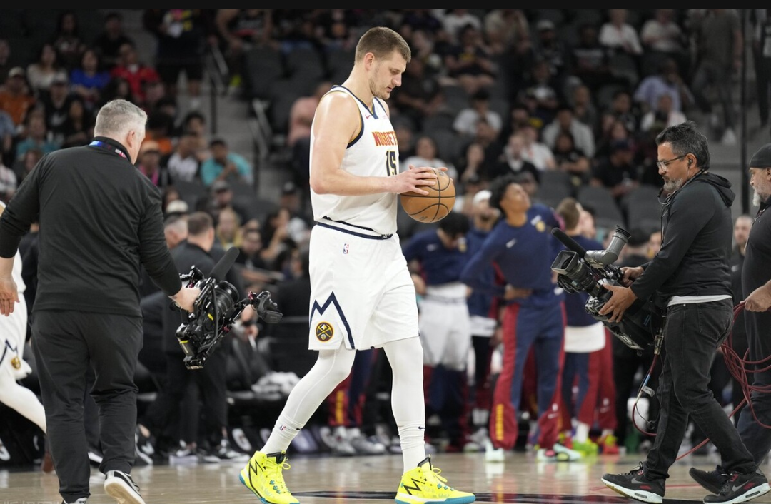 关于马刺客场逆转掘金，拉塞尔32分高效果！的信息