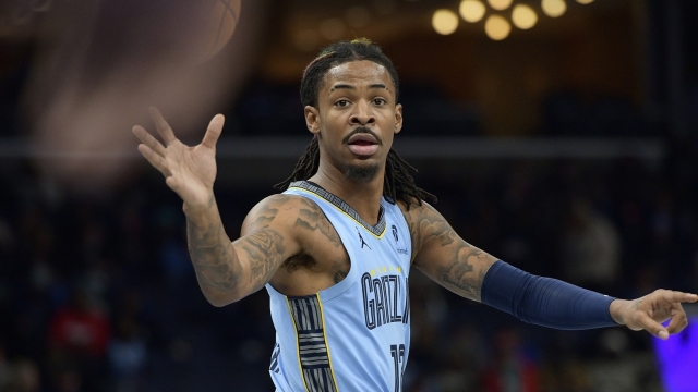 鹈鹕力克爵士,取得两连胜 鹈鹕力克爵士,取得两连胜