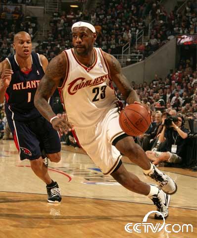 骑士主场大胜老鹰，取得胜利