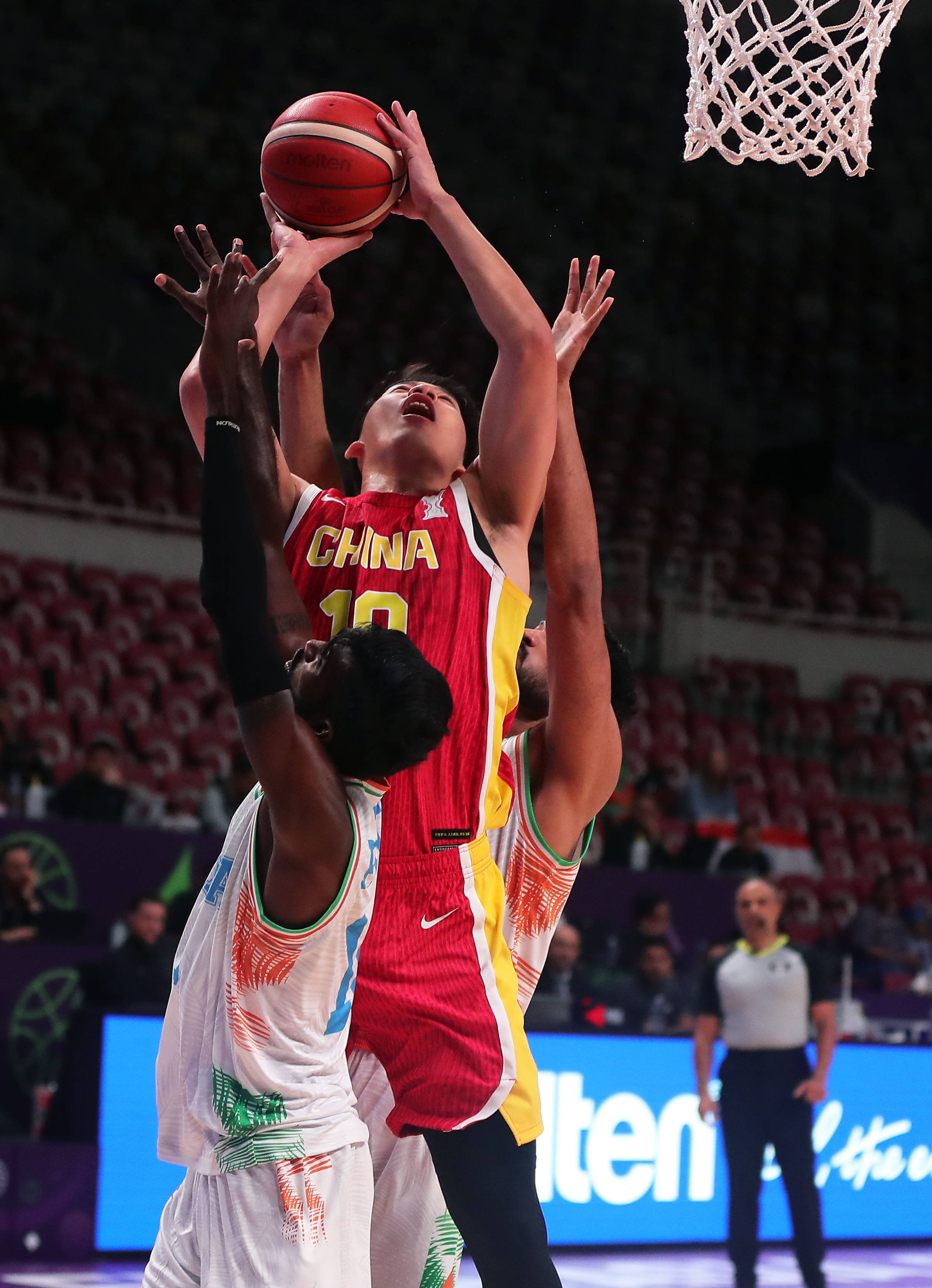 印度队轻取泰国队，马琳统治全场